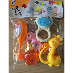 Teruggeroepen rammelaarset Baby Toys van Ledy Toys (model 2861) in de verpakking